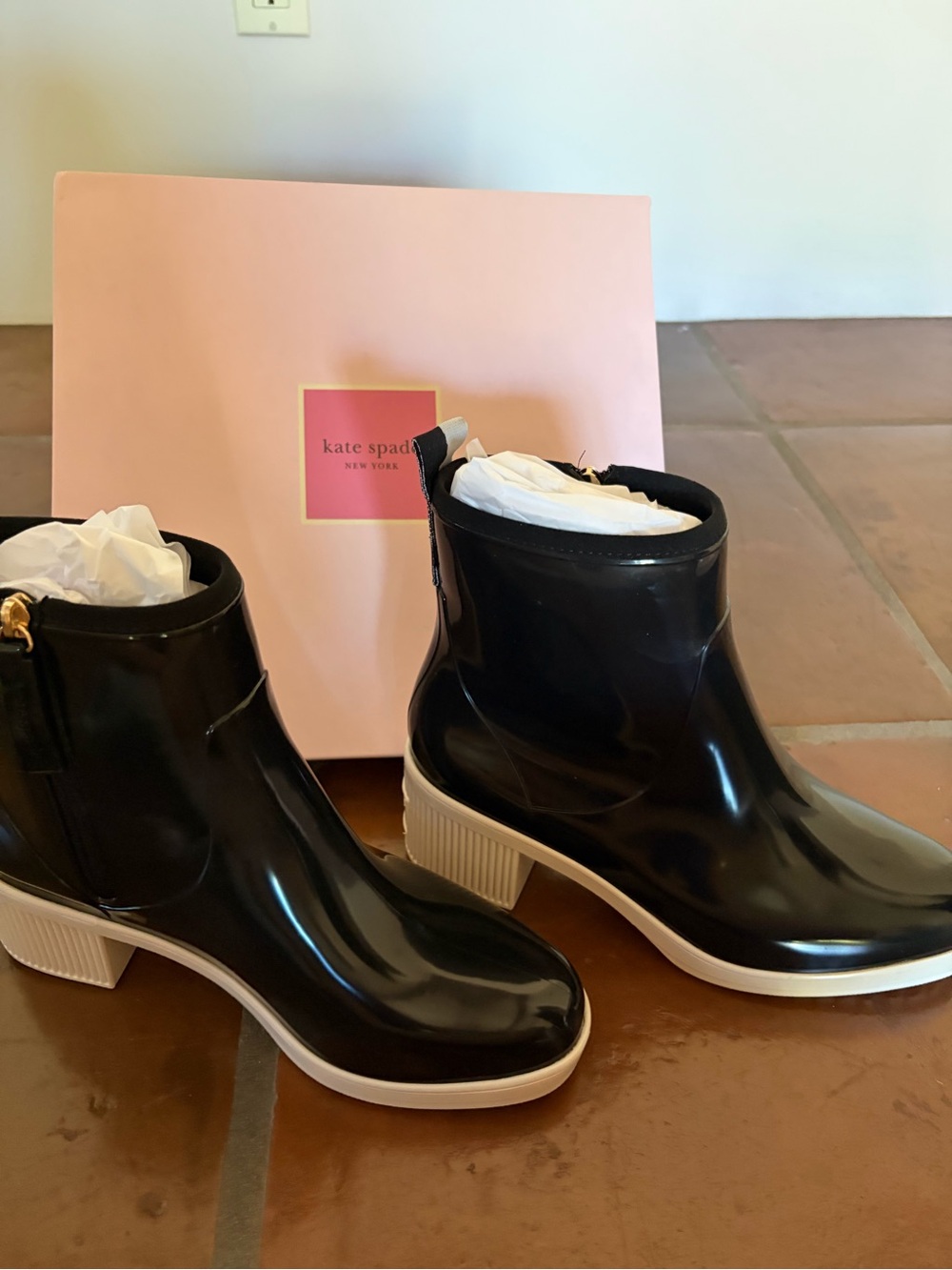 NWT Kate spade Puddle black glossy ankle rain boots with cream sole size 9